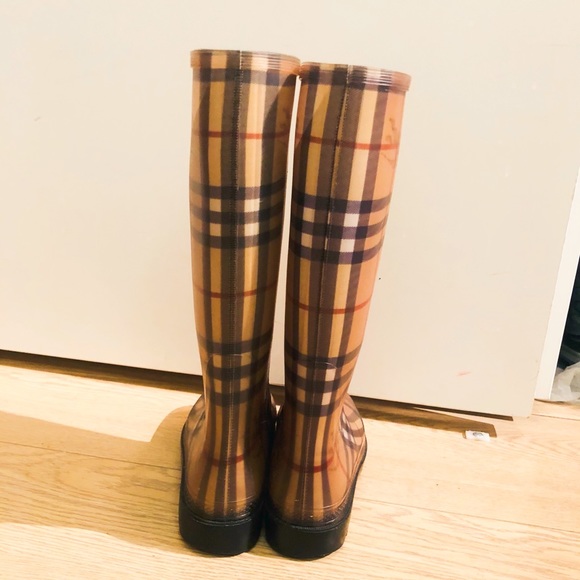 Burberry rain boots - Picture 2 of 4